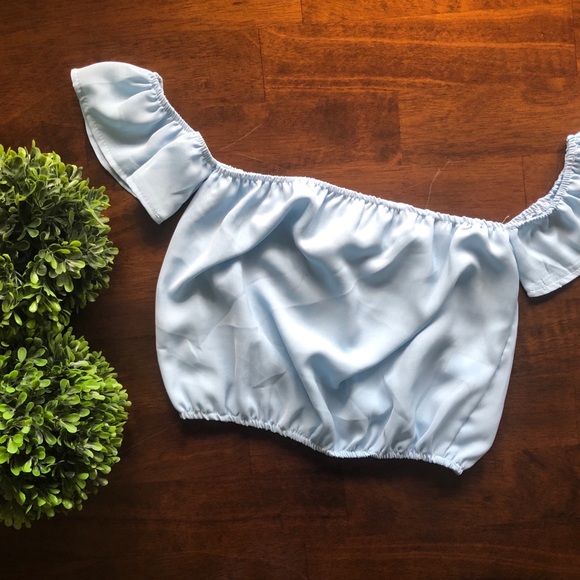 Off Shoulders Crop Top - Picture 2 of 4